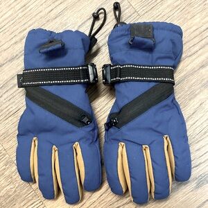 New Boy’s All In Motion Blue Gloves    Size 4-7